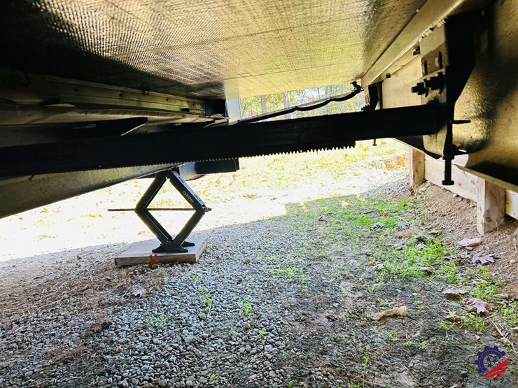 2011-keystone-hornet-platinum-31rbds-t/a-camper-trailer-image-56