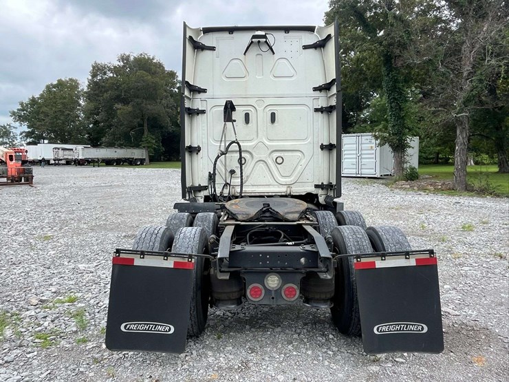 2018-freightliner-cascadia-evolution-t/a-truck-tractor-image-37