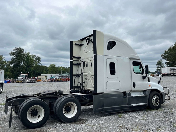 2018-freightliner-cascadia-evolution-t/a-truck-tractor-image-3