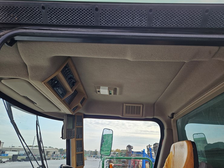 2005-john-deere-9760-sts-image-9