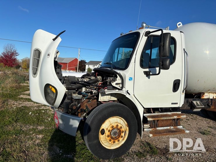 2005-freightliner-business-class-lp-bobtail-truck-(dr12590-unit-6501)-image-31