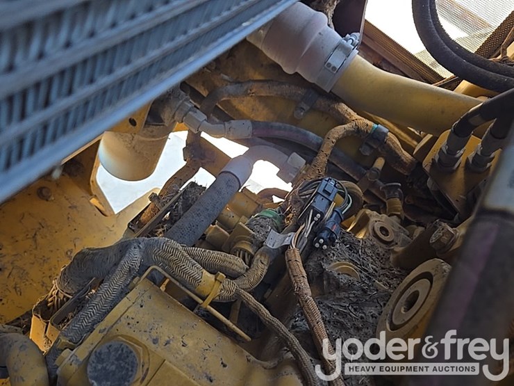 2016-caterpillar-120m2-image-181