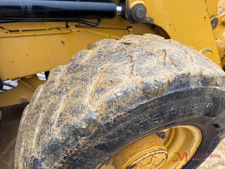 2012-caterpillar-416f-image-12