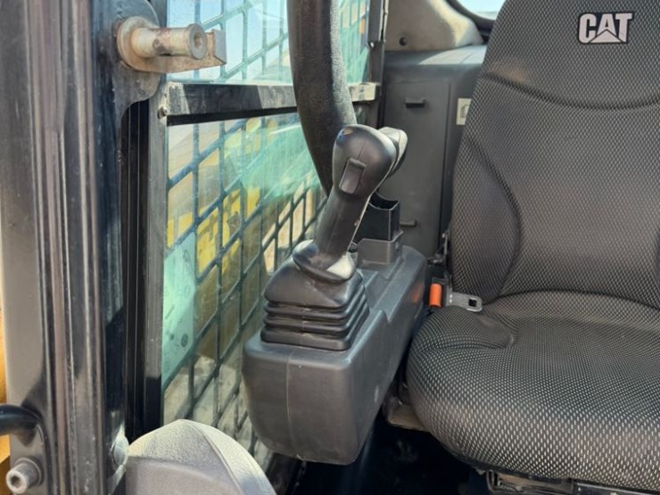 2022-caterpillar-279d3-image-54