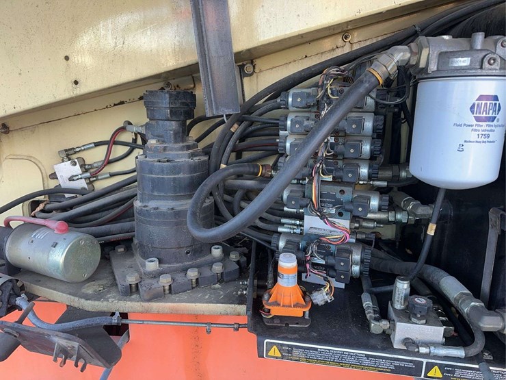 2001-jlg-600s-image-16