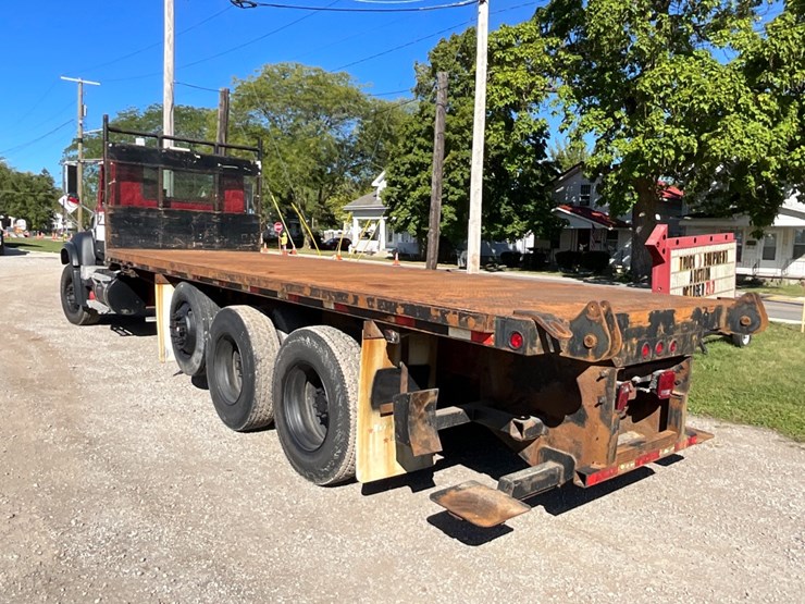 2007-mack-cv713-flatbed-w/-moffett-hookup-image-11