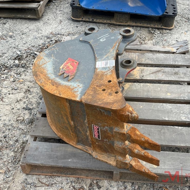 SOLESBEE'S 16" EXCAVATOR TOOTH BUCKET