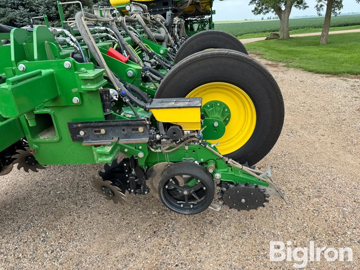 2020-john-deere-1775nt-image-16