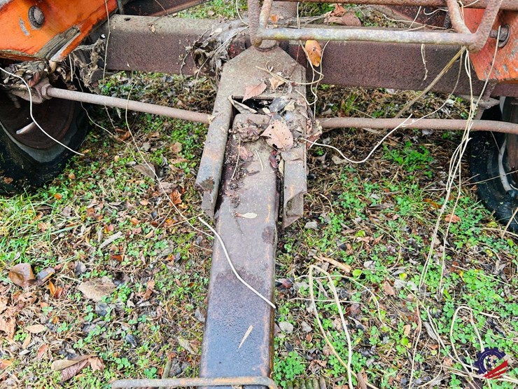 gravity-flow-grain-wagon-on-perfection-running-gear-image-11