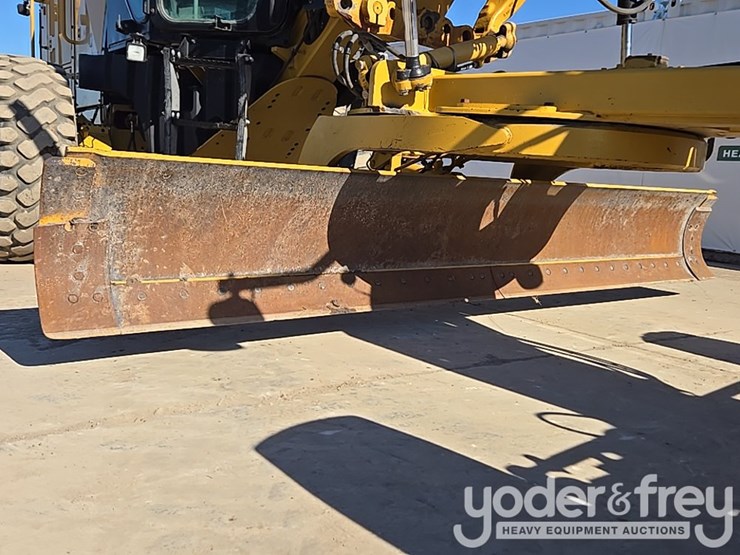 2016-caterpillar-120m2-image-47