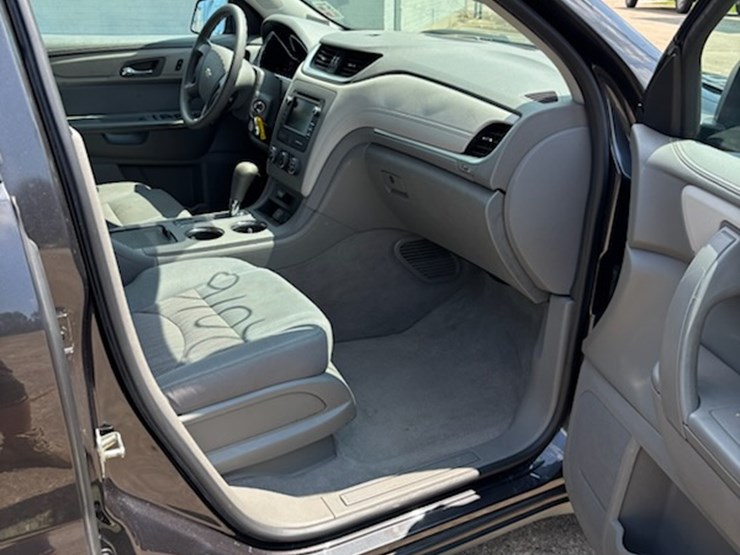 2016-traverse-ls-(njp421)-image-12