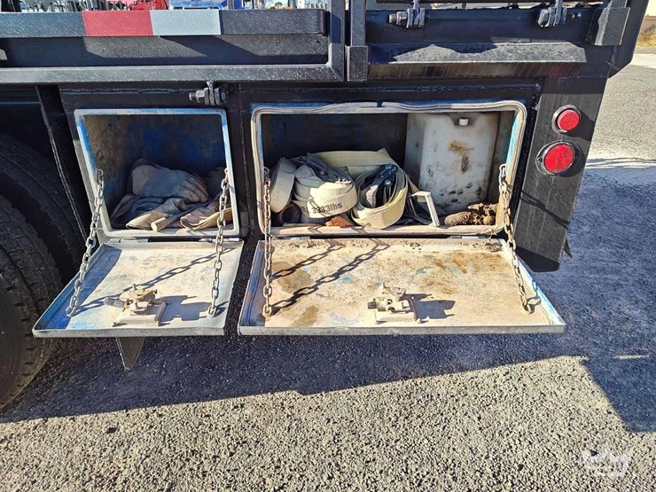 2015-peterbilt-348-image-23