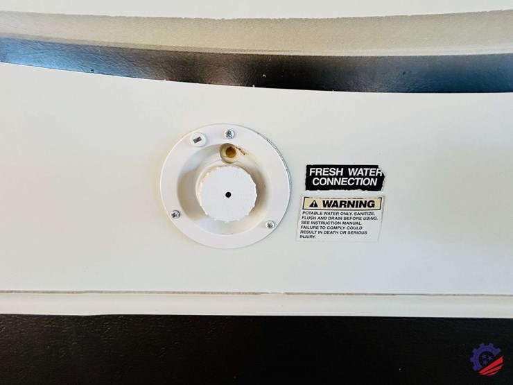 2011-keystone-hornet-platinum-31rbds-t/a-camper-trailer-image-28