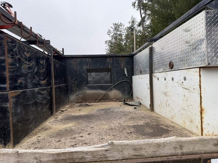 #1837-•-2011-ram-5500-4x4-flatbed-truck-image-23