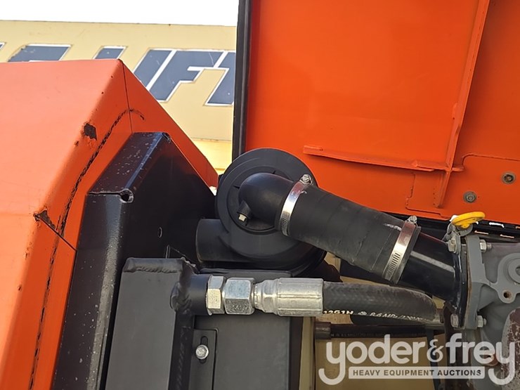 2014-jlg-800aj-image-74