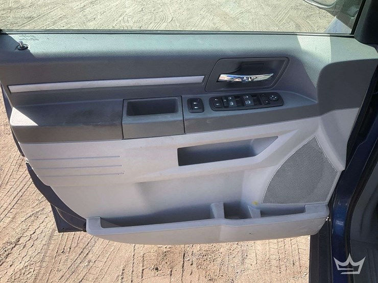 2010-dodge-grand-caravan-image-10