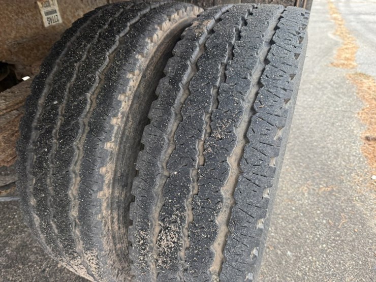 #1837-•-2011-ram-5500-4x4-flatbed-truck-image-49