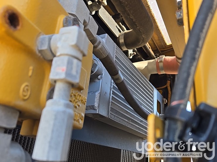 2016-caterpillar-120m2-image-179