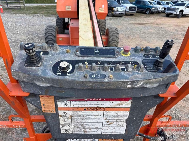 2015-jlg-600s-image-9