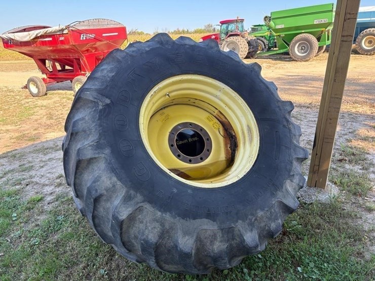 (2)-30.5l---32-tires-w/rims-image-3