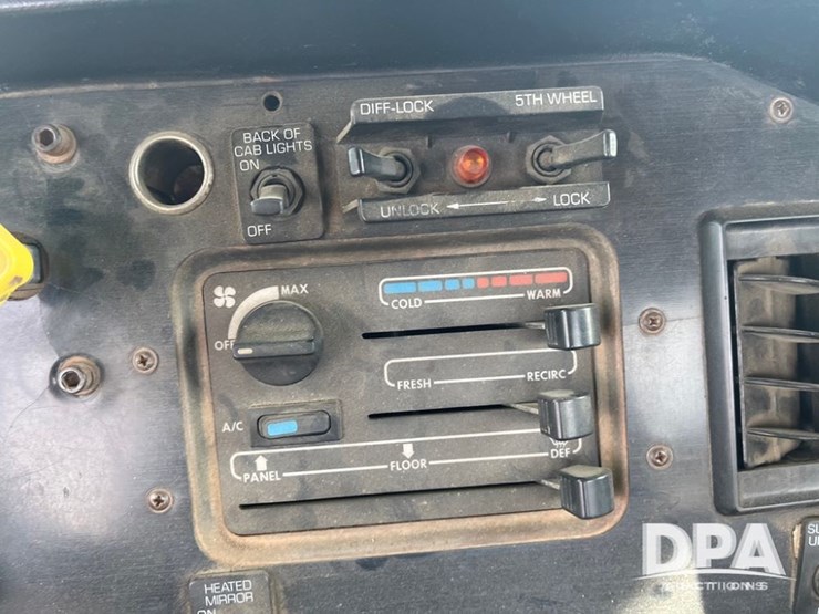 1993-white-gmc-liquid-truck-(dr8592-unit-129952)-image-72