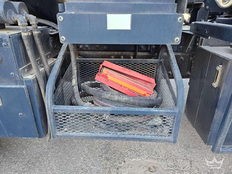 2016-peterbilt-337-image-26