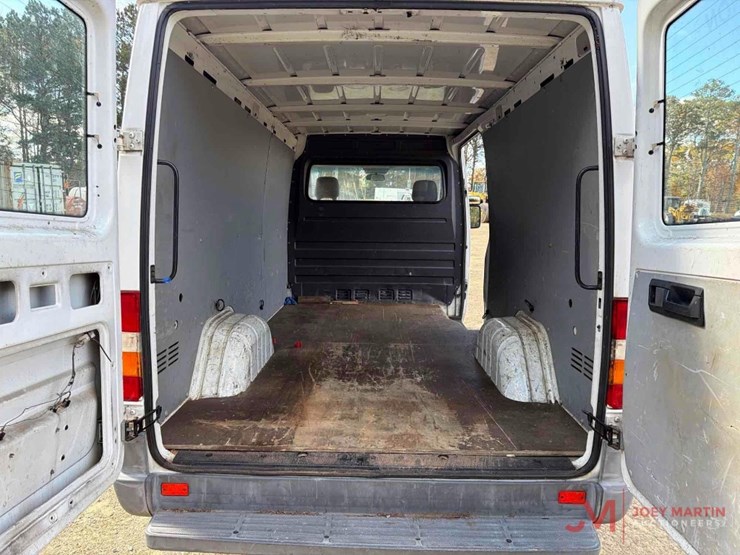 2006-dodge-sprinter-2500-image-21