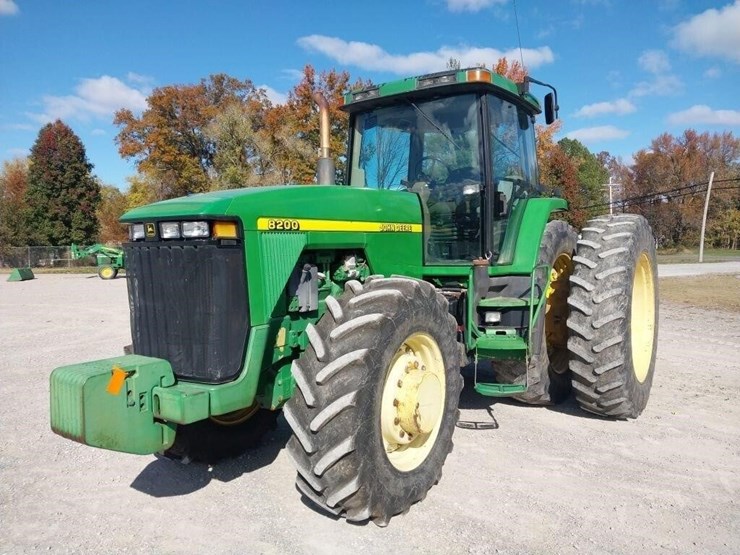 john-deere-8200-image-1