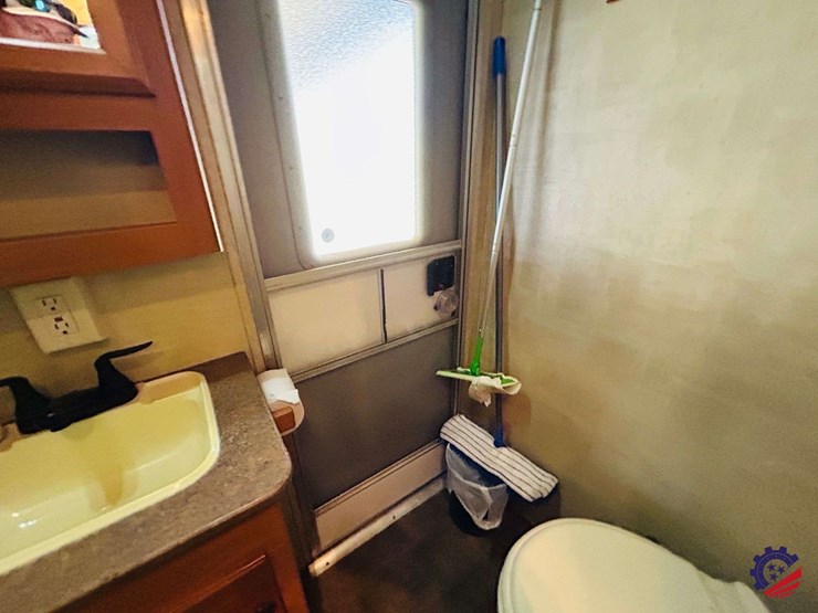 2011-keystone-hornet-platinum-31rbds-t/a-camper-trailer-image-96