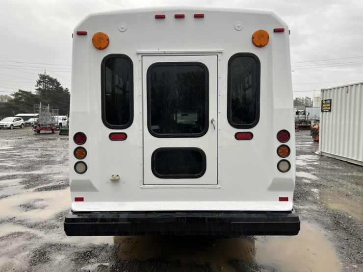 2014-chevrolet-express-paratransit-bus-image-5