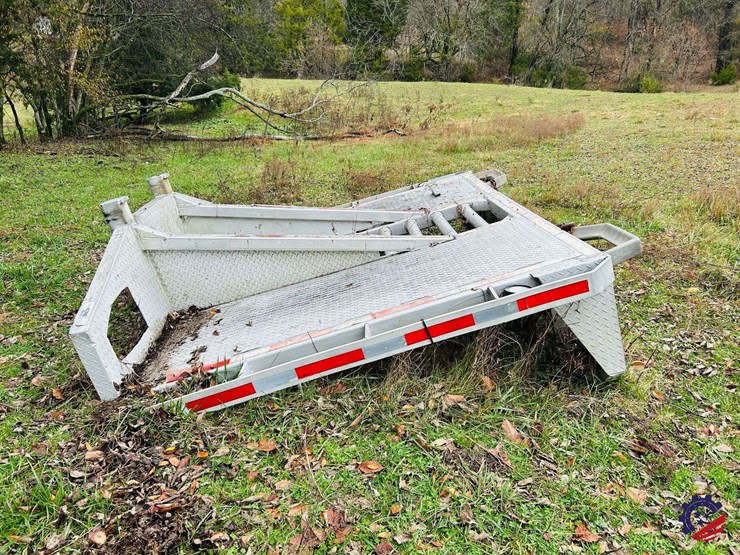 aluminum-7ft-flatbed-truck-body-image-2