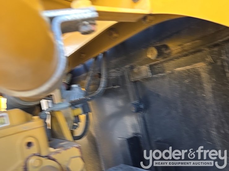 2016-caterpillar-120m2-image-191