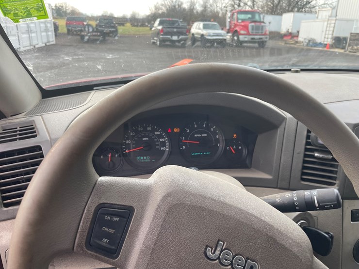 2005-jeep-grand-cherokee-laredo-image-33