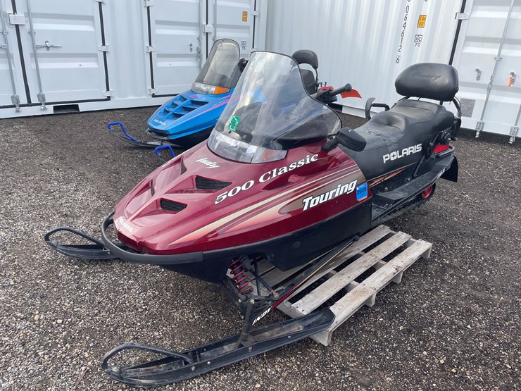 #1091-•-2000-polaris-indy-classic-touring-snowmobile-(has-reg.-card)-image-1