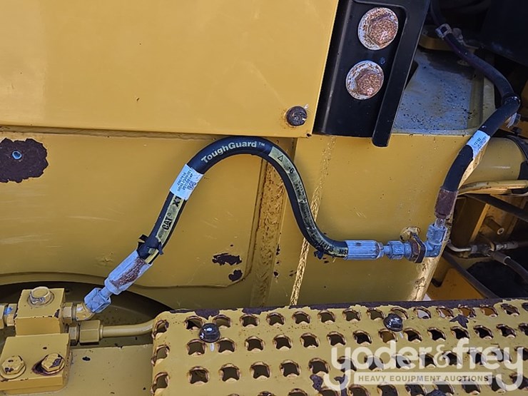 2016-caterpillar-120m2-image-100