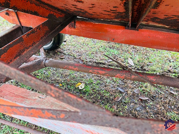 gravity-flow-grain-wagon-on-perfection-running-gear-image-25