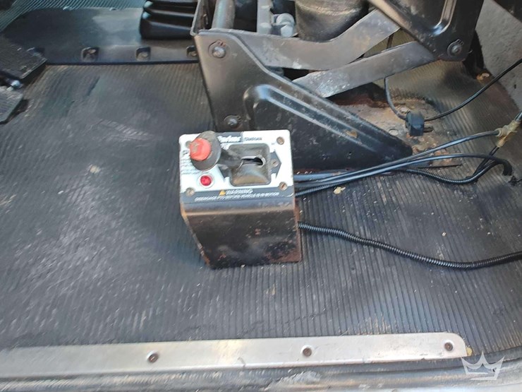 2015-peterbilt-348-image-21