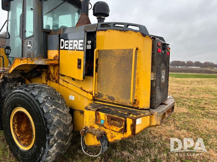 2017-deere-624k-image-37