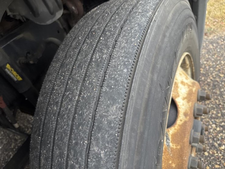 #1481-•-2015-freightliner-cascadia-day-cab-truck-tractor-image-61