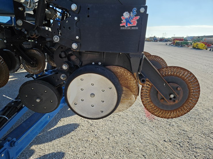 2012-kinze-3600-image-5