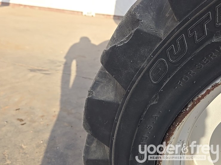 2014-jlg-800aj-image-62