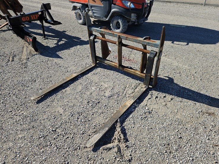 #205053-•-lag-pallet-forks-image-1