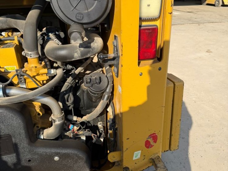 2022-caterpillar-279d3-image-36