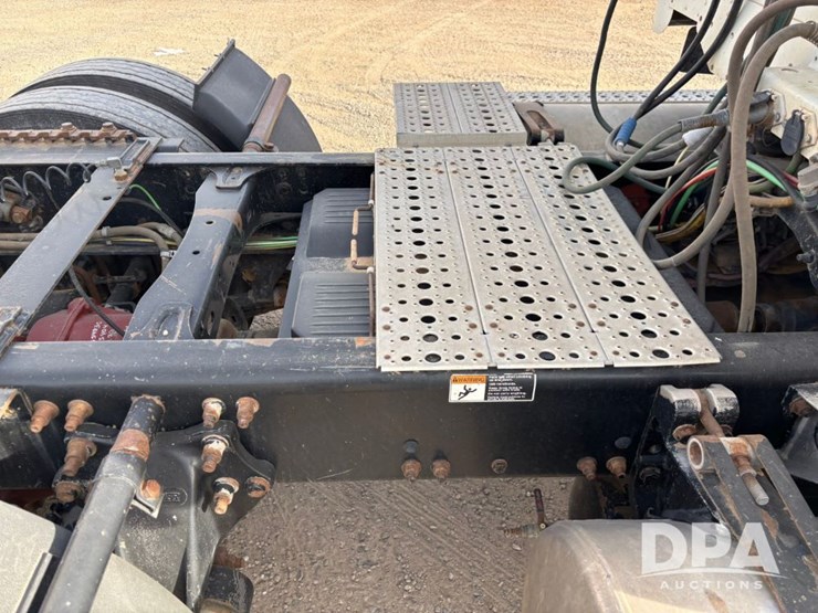 2006-freightliner-day-cab-truck-(gp12099,-unit-802)-image-43