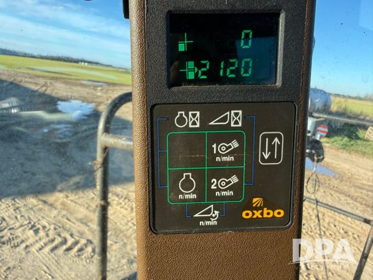 2012-oxbo-8435-image-27