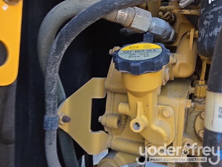 2016-caterpillar-120m2-image-135