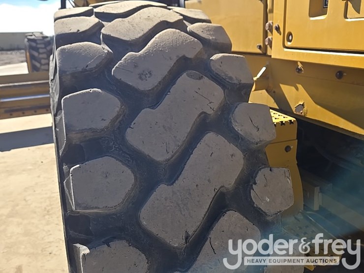 2016-caterpillar-120m2-image-27