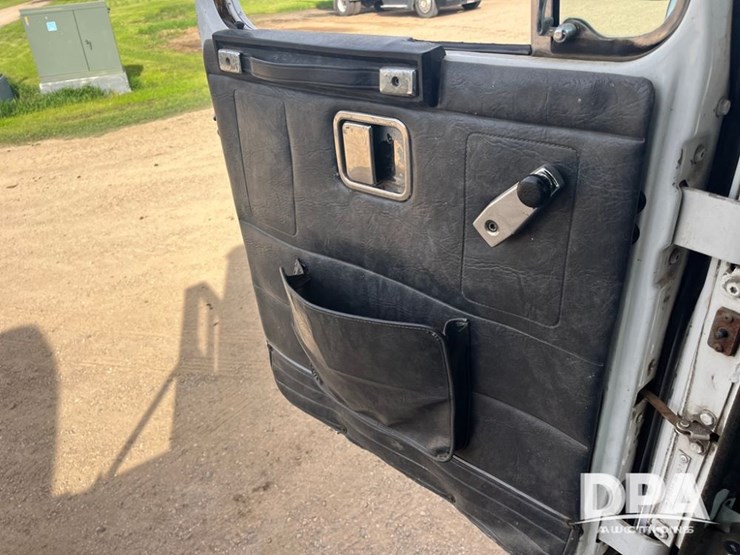 1993-white-gmc-liquid-truck-(dr8592-unit-129952)-image-77