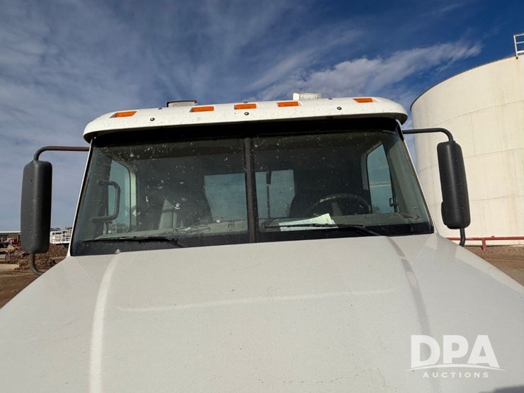 2006-freightliner-day-cab-truck-(gp12099,-unit-802)-image-17