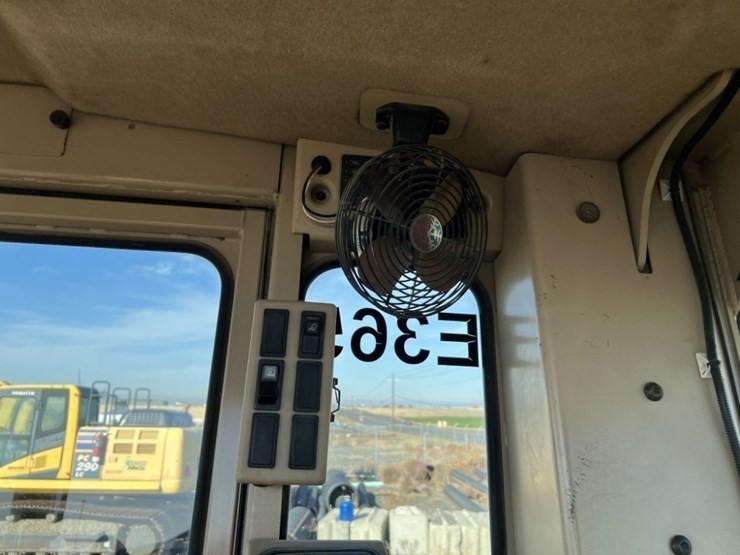 2006-caterpillar-160h-image-40